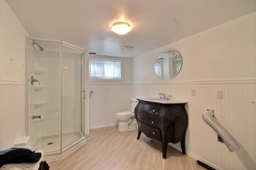 Salle de bains - 23 Av. Hamford, Lachute, QC 