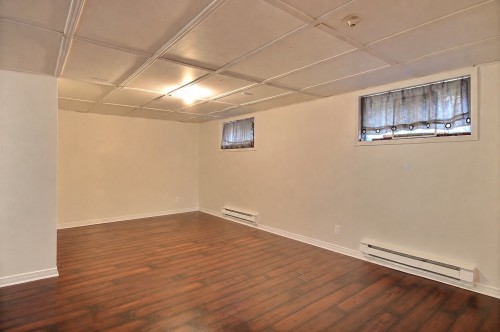 Salle de jeux - 23 Av. Hamford, Lachute, QC 