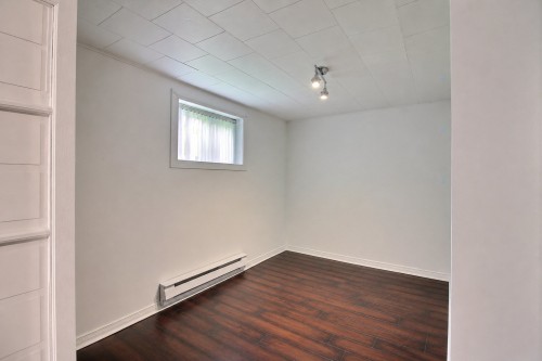 Bureau - 23 Av. Hamford, Lachute, QC 