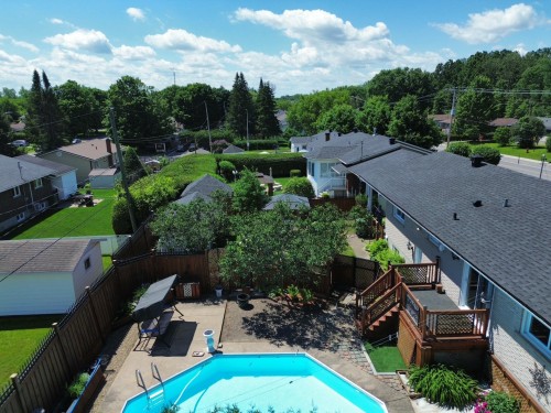 Cour - 23 Av. Hamford, Lachute, QC 