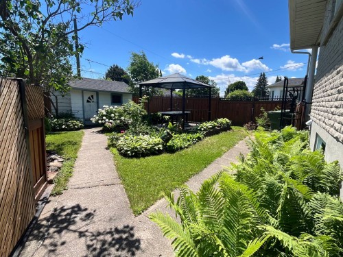 Cour - 23 Av. Hamford, Lachute, QC 