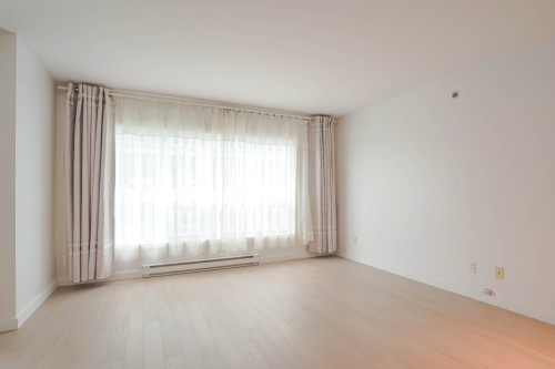 Living Room - 908-350 Boul. De Maisonneuve O., Montréal (Ville-Marie), QC 