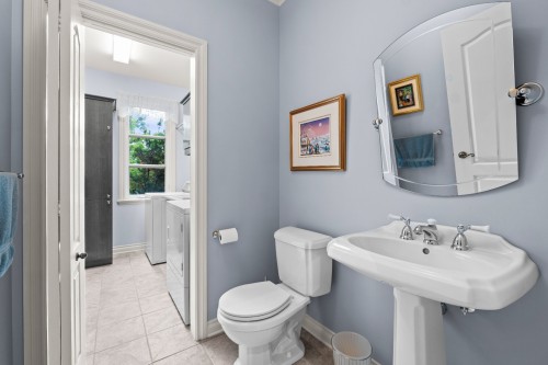 Powder room - 7 Rue Duchâtel, Candiac, QC 