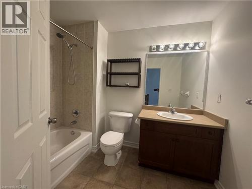 690 Summers Common, Burlington, ON - Indoor Photo Showing Bathroom