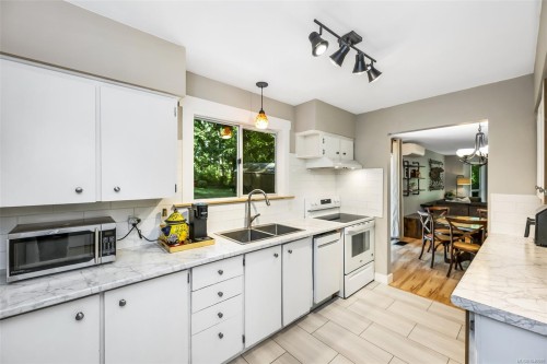 1290 Mckenzie Dr, Duncan, BC 