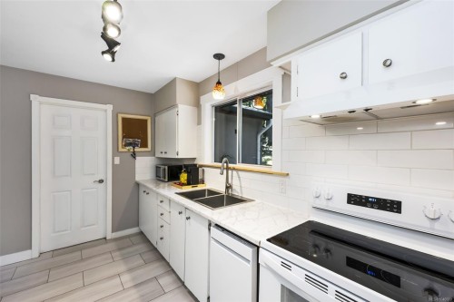 1290 Mckenzie Dr, Duncan, BC 