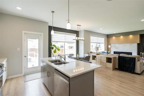 331 Tanager Trl, Winnipeg, MB 