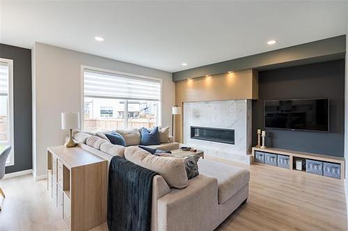 331 Tanager Trl, Winnipeg, MB 