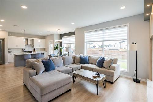 331 Tanager Trl, Winnipeg, MB 