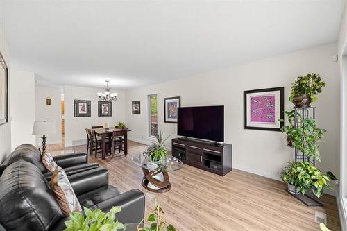 42 Knotsberry Bay, Winnipeg, MB 