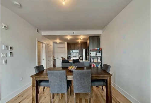 Dining Room - 404-3950 Rue Sherbrooke E., Montréal (Mercier/Hochelaga-Maisonneuve), QC 