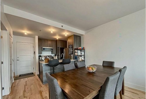 Dining Room - 404-3950 Rue Sherbrooke E., Montréal (Mercier/Hochelaga-Maisonneuve), QC 