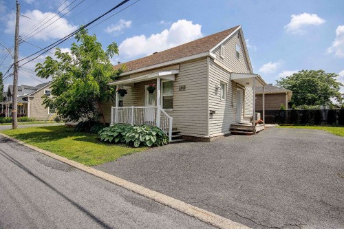16 Rue St-Georges  Chambly, QC J3L 3J6