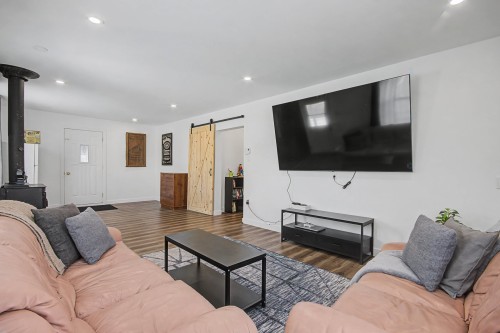 Salon - 16 Rue St-Georges, Chambly, QC - Indoor Photo Showing Living Room