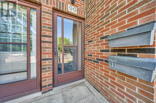 90 - 49 Rhonda Road, Guelph (Willow West/Sugarbush/West Acres), ON 
