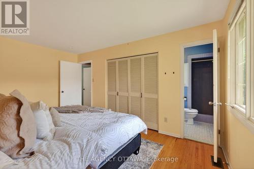 Primary suite with private ensuite access - 1681 Amberdale Crescent, Ottawa, ON 