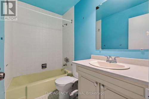 4 piece guest bathroom - 1681 Amberdale Crescent, Ottawa, ON 