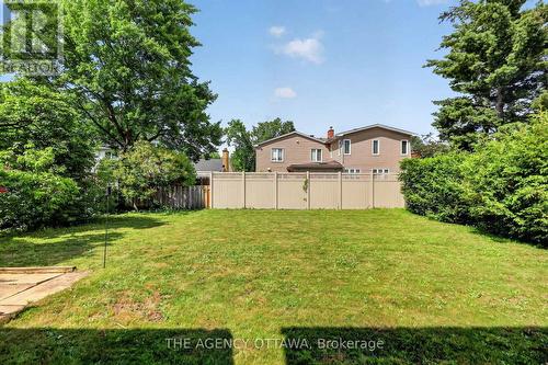 Plenty of space for play, gardening or relaxing - 1681 Amberdale Crescent, Ottawa, ON 
