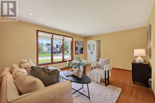Spacious living area overlooking the front yard - 1681 Amberdale Crescent, Ottawa, ON 
