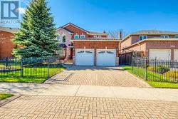 1201 CREEKSIDE DRIVE  Oakville, ON L6H 4Y8