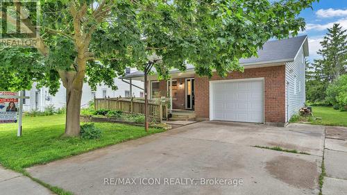 158 BROADWAY STREET  North Middlesex (Parkhill), ON N0M 2K0
