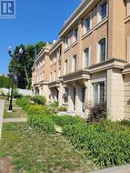 4 - 50 HARGRAVE LANE Toronto, ON M4N 0A4