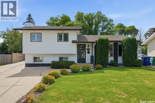 135 Penryn CRESCENT  Saskatoon, SK S7H 5G3