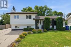 135 Penryn CRESCENT  Saskatoon, SK S7H 5G3