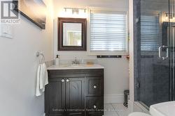 Guest Bathroom - 