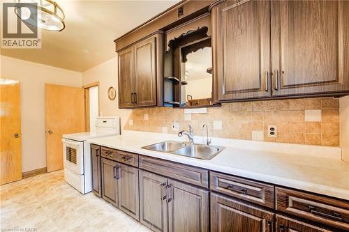 104 Elgin Crescent, Waterloo, ON 
