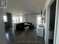 1202 - 125 PETER STREET Toronto, ON M5V 0M2
