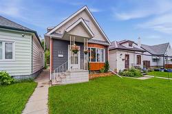 364 Inglewood Street  Winnipeg, MB R3J 1X2
