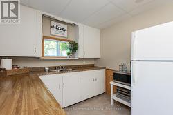 Functional cottage kitchen - 