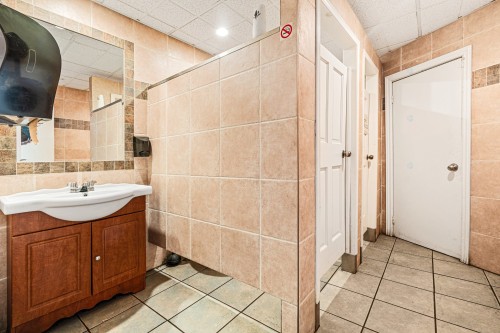 Restaurant - 2049  - 2051 Boul. Du Curé-Labelle, Saint-Jérôme, QC - Indoor Photo Showing Bathroom