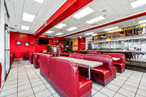 Restaurant - 2049  - 2051 Boul. Du Curé-Labelle, Saint-Jérôme, QC - Indoor Photo Showing Other Room