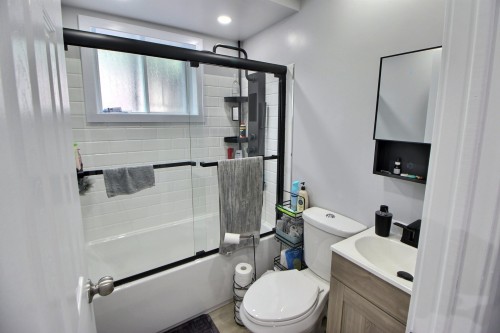 Salle de bains - 503 Route 111 O., Amos, QC 