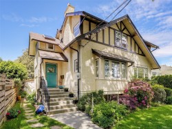 2366 Zela St Oak Bay, BC V8S 2X2