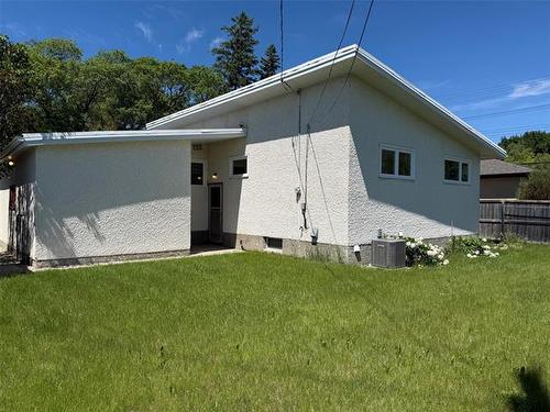 965 Sinclair St, Winnipeg, MB 