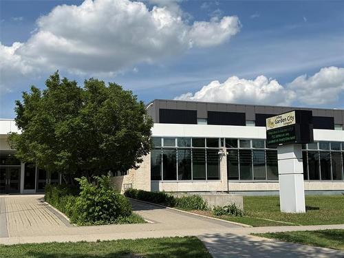 965 Sinclair St, Winnipeg, MB 