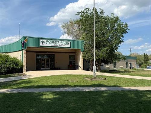 965 Sinclair St, Winnipeg, MB 