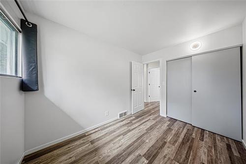 5 Regina Pl, Winnipeg, MB 