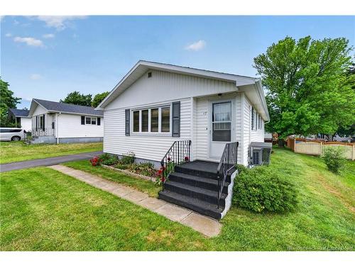 17 Hazelton Ave, Moncton, NB 