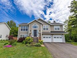 49 PARKWAY Drive Charlottetown, PE C1E 2M3