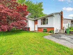 9 Shalimar Crescent  Dartmouth, NS B2W 4L6