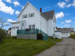 11 Havenside Road  Louisbourg, NS B1C 1N5