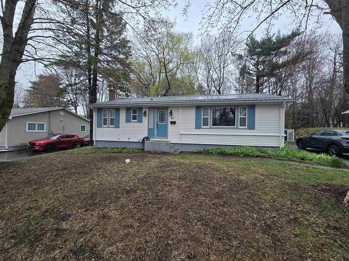 27 Smith Avenue  Bridgewater, NS B4V 1Y2