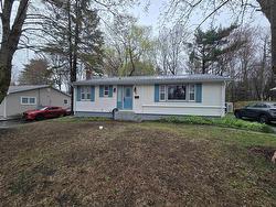 27 Smith Avenue Bridgewater, NS B4V 1Y2