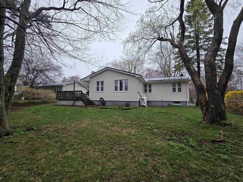 27 Smith Avenue, Bridgewater, NS 