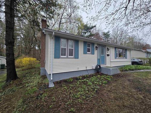 27 Smith Avenue, Bridgewater, NS 