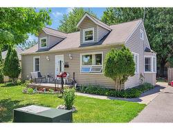 2377 ARTHUR Windsor, ON N8W 4V6